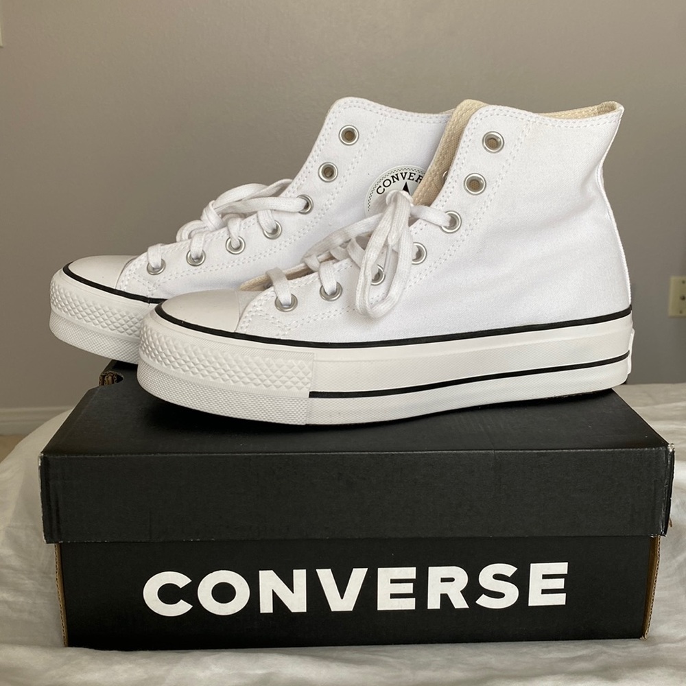 NWT Converse Women's Chuck Taylor Lift All Star High Top Sneakers